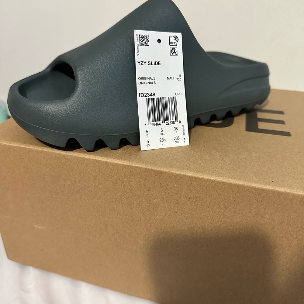 Yeezy Slides Size 5